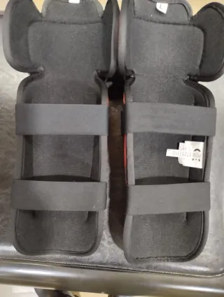 Rodilleras/Espinilleras Fox Negras y Rojas