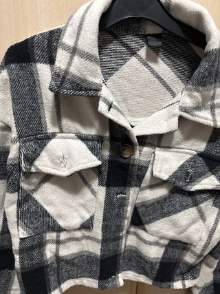 Chaqueta de cuadros blanco y negro, para vestir.