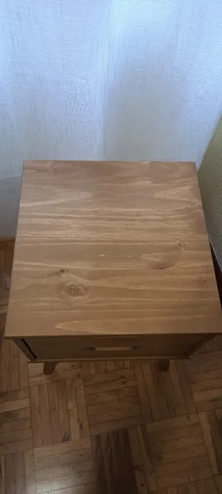 Mesita de noche de madera modelo Bali