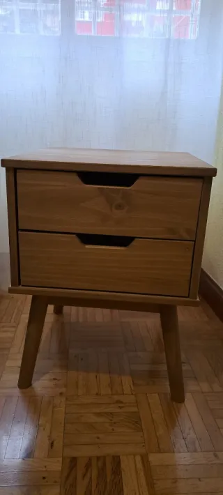 Mesita de noche de madera modelo Bali