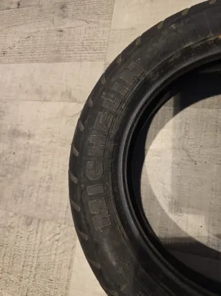 Neumático 90/90-10 michelin usada