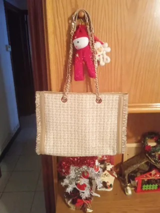 Bolso de mano beige y dorado Cortefiel