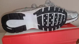 Zapatillas Nike Plata y Blanco