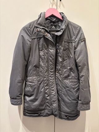 Abrigo Peuterey gris talla 40, es como una 38