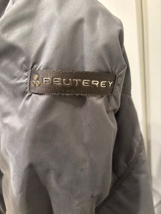Abrigo Peuterey gris talla 40, es como una 38