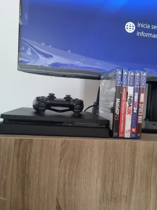 Consola PS4 Negra + 5 Juegos