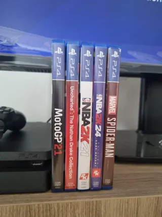 Consola PS4 Negra + 5 Juegos