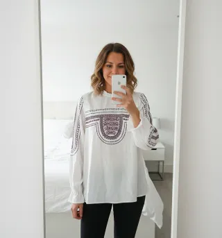 Blusa Zara bordada blanca