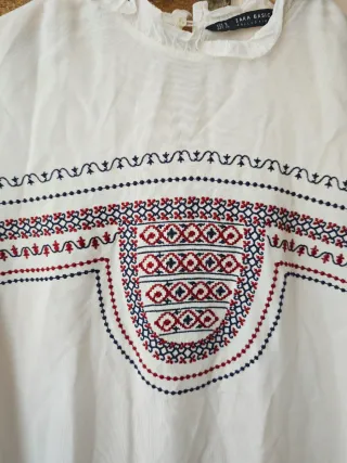 Blusa Zara bordada blanca