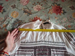 Blusa Zara bordada blanca