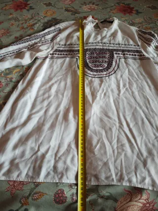 Blusa Zara bordada blanca