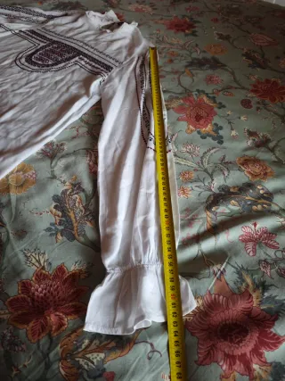 Blusa Zara bordada blanca