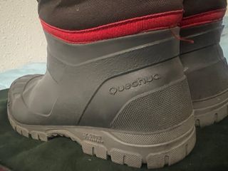 Botas Quechua Marrones y Rojas