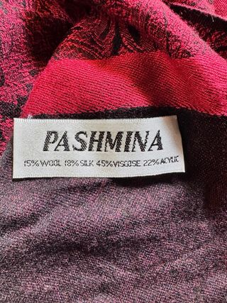 Bufanda de seda roja y negra