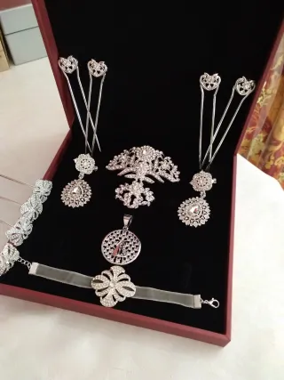 Aderezo de plata con pedrería