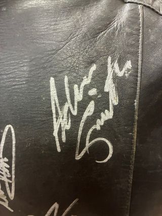 Iron Maiden chupa de cuero Firmada 1983