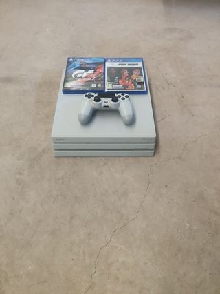 PS4 Pro Blanca + 2 Juegos