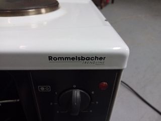 la cocina más pequeña horno y estufa