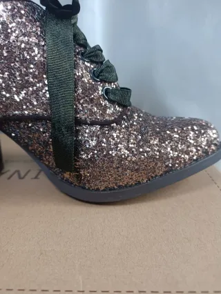 Zapatos de tacón CORINA brillantes dorados