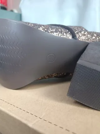 Zapatos de tacón CORINA brillantes dorados