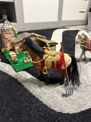 Modelli di cavalli in velluto