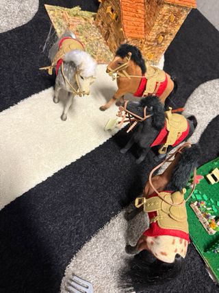 Modelli di cavalli in velluto