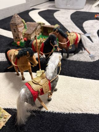 Modelli di cavalli in velluto