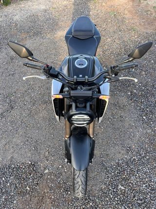 Honda CBR 125R Neo Sports Café (2022) — 1.350 km