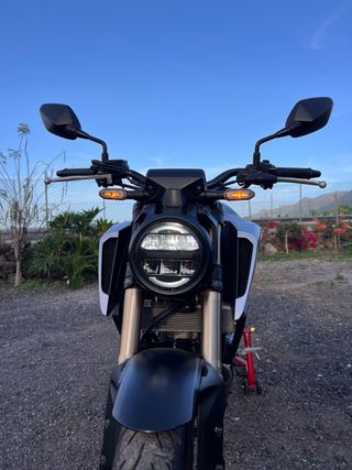 Honda CBR 125R Neo Sports Café (2022) — 1.350 km