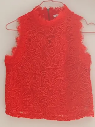 Top encaje rojo sin mangas
