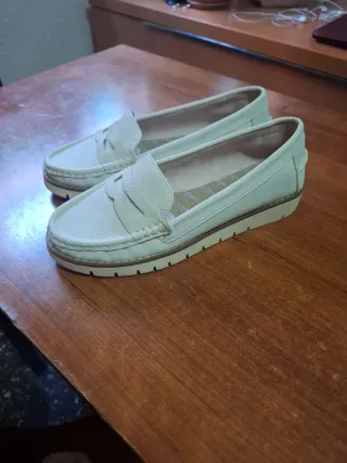 Mocasines blancos de piel