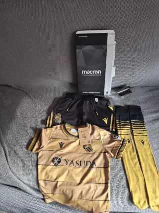 Equipación Real Sociedad Macron