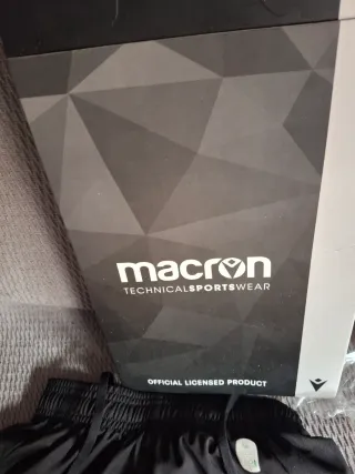 Equipación Real Sociedad Macron