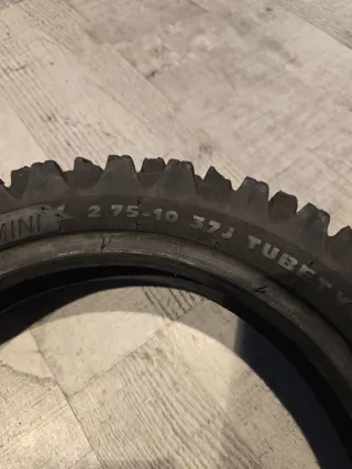 Neumático 2.75-10 37J Michelin usada