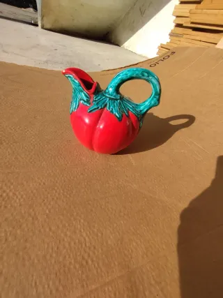 Teiera a forma di pomodoro in ceramica