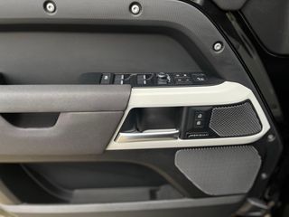 Land Rover Defender 3.0D 250 SE 2022