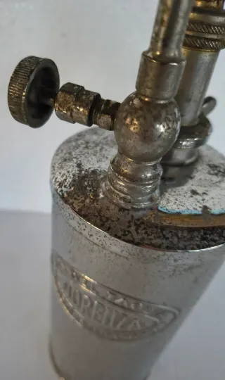 Spruzzatore vintage in metallo