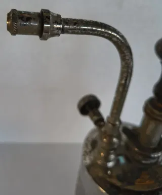 Spruzzatore vintage in metallo