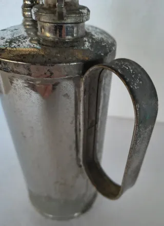 Spruzzatore vintage in metallo