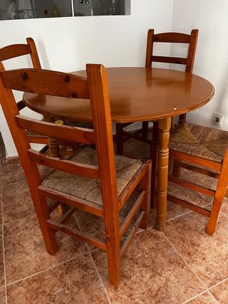 mesa de comedor con 4 sillas