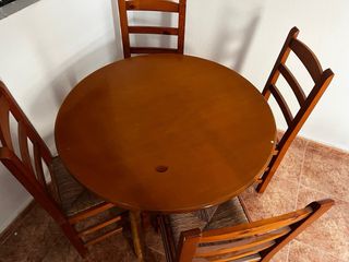 mesa de comedor con 4 sillas