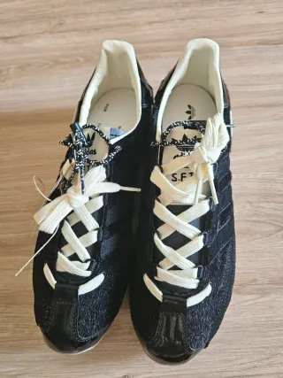 Zapatillas Adidas x SFTM Country Negras