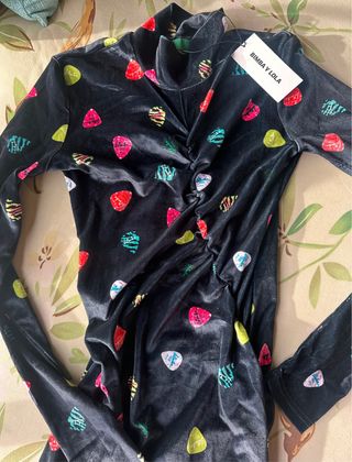 Vestido de terciopelo negro de Bimba y Lola