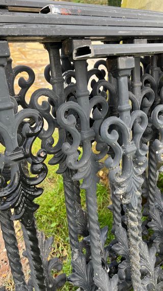 Barandilla de aluminio dibujo de forja negra