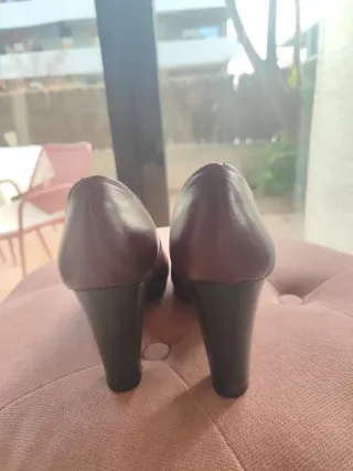 Zapatos de tacón granates