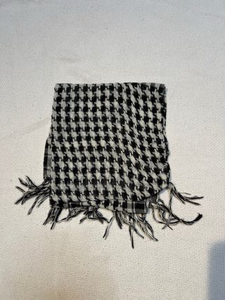 Bufanda de cuadros negro y blanco pañuelo viento