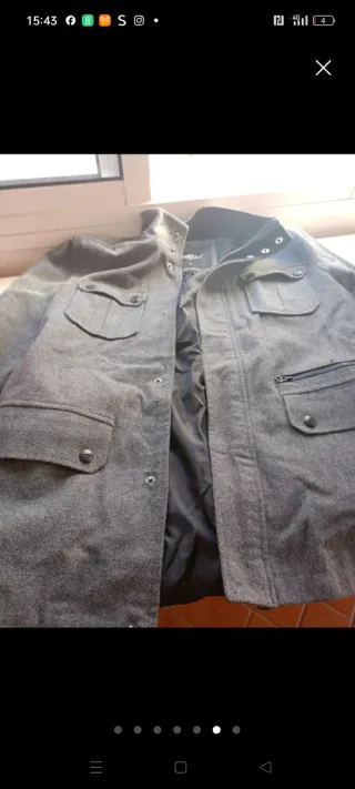 Camisa azul más abrigo gris