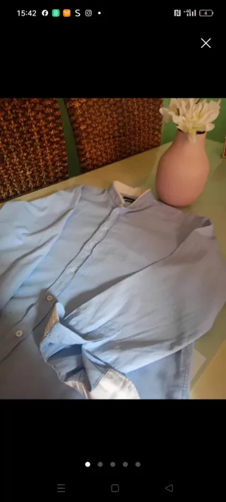 Camisa azul más abrigo gris