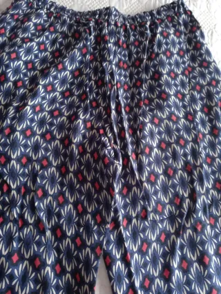 Pantalón Zara estampado