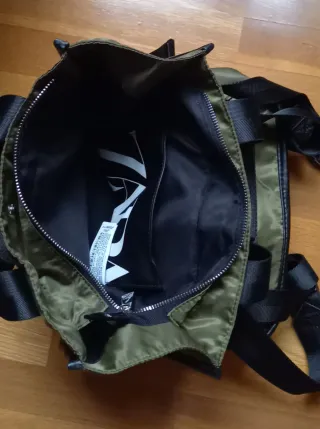 Mochila-bolso verde militar y negro